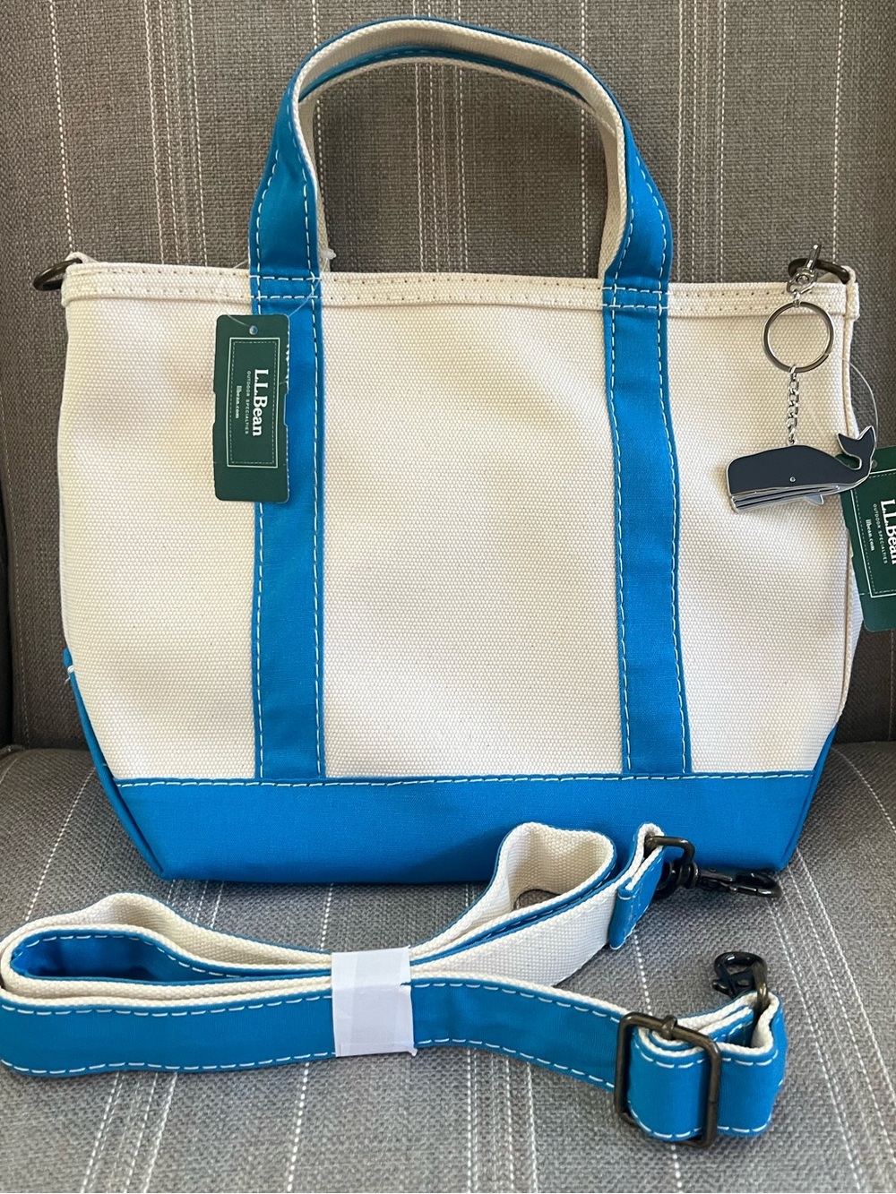 NWT LL Bean INTERNATIONAL Small Shoulder Strap Tote w/ zipper - FREE  BAG CHARM